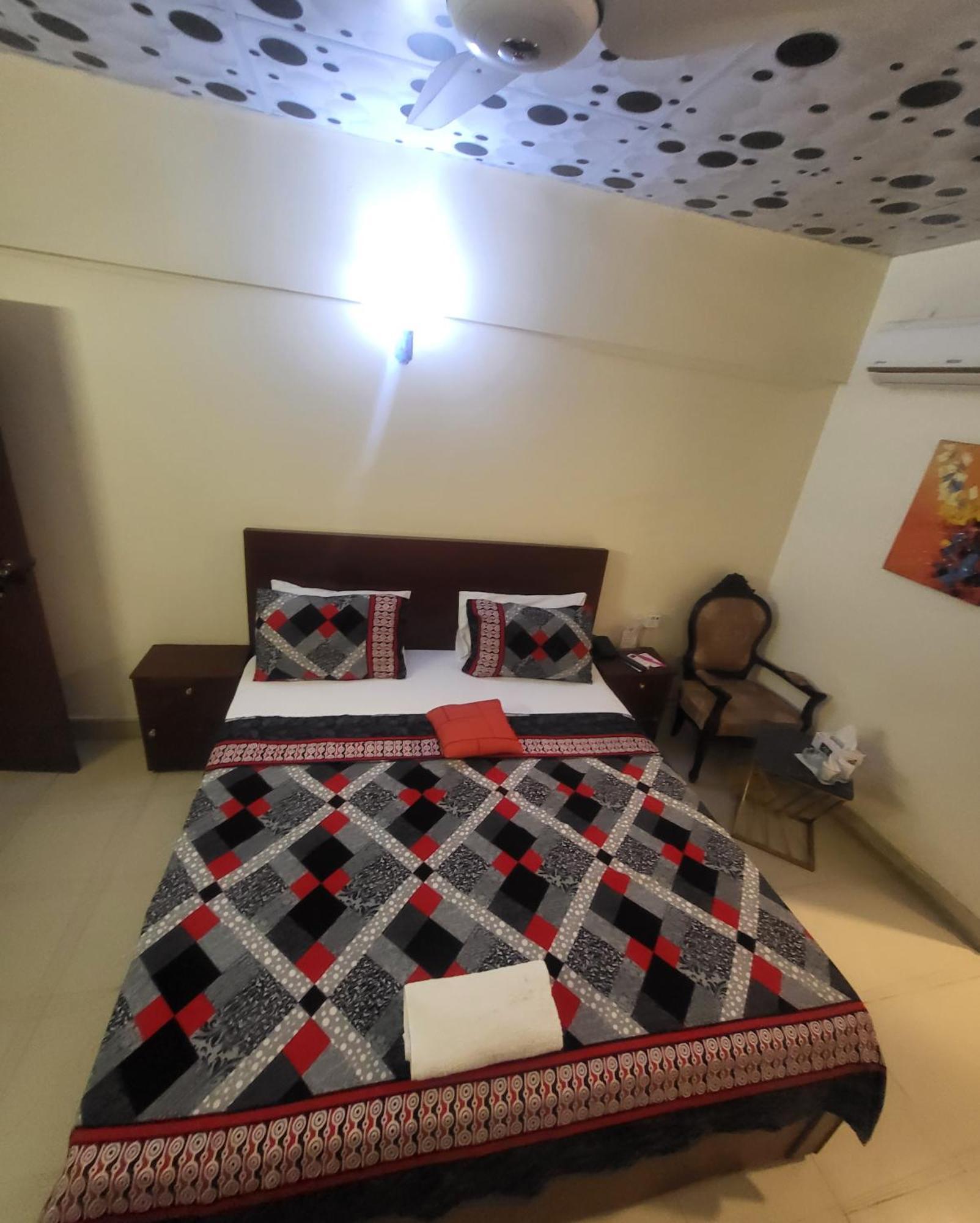 Hotel Rooms Dha Καράτσι Εξωτερικό φωτογραφία